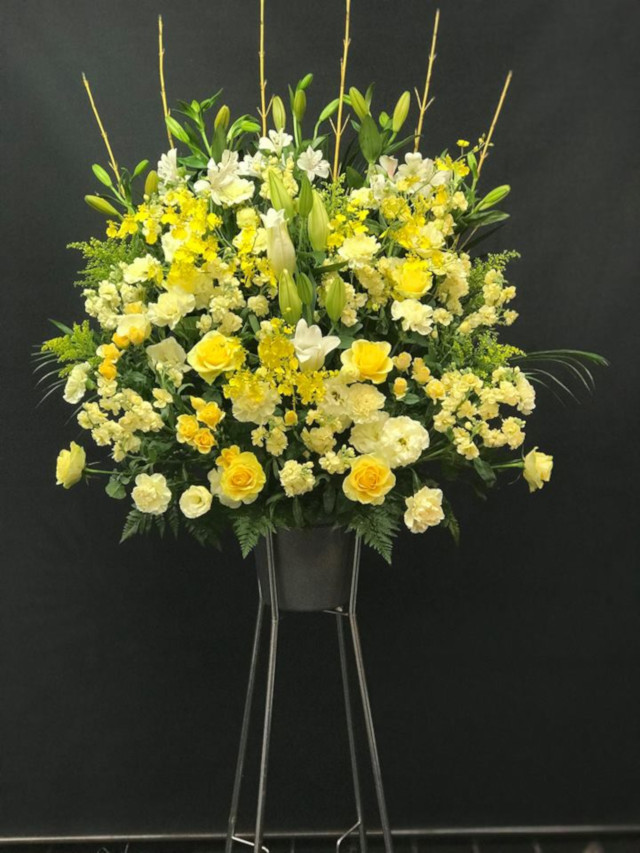 お祝いのスタンド花は花のナカムラで